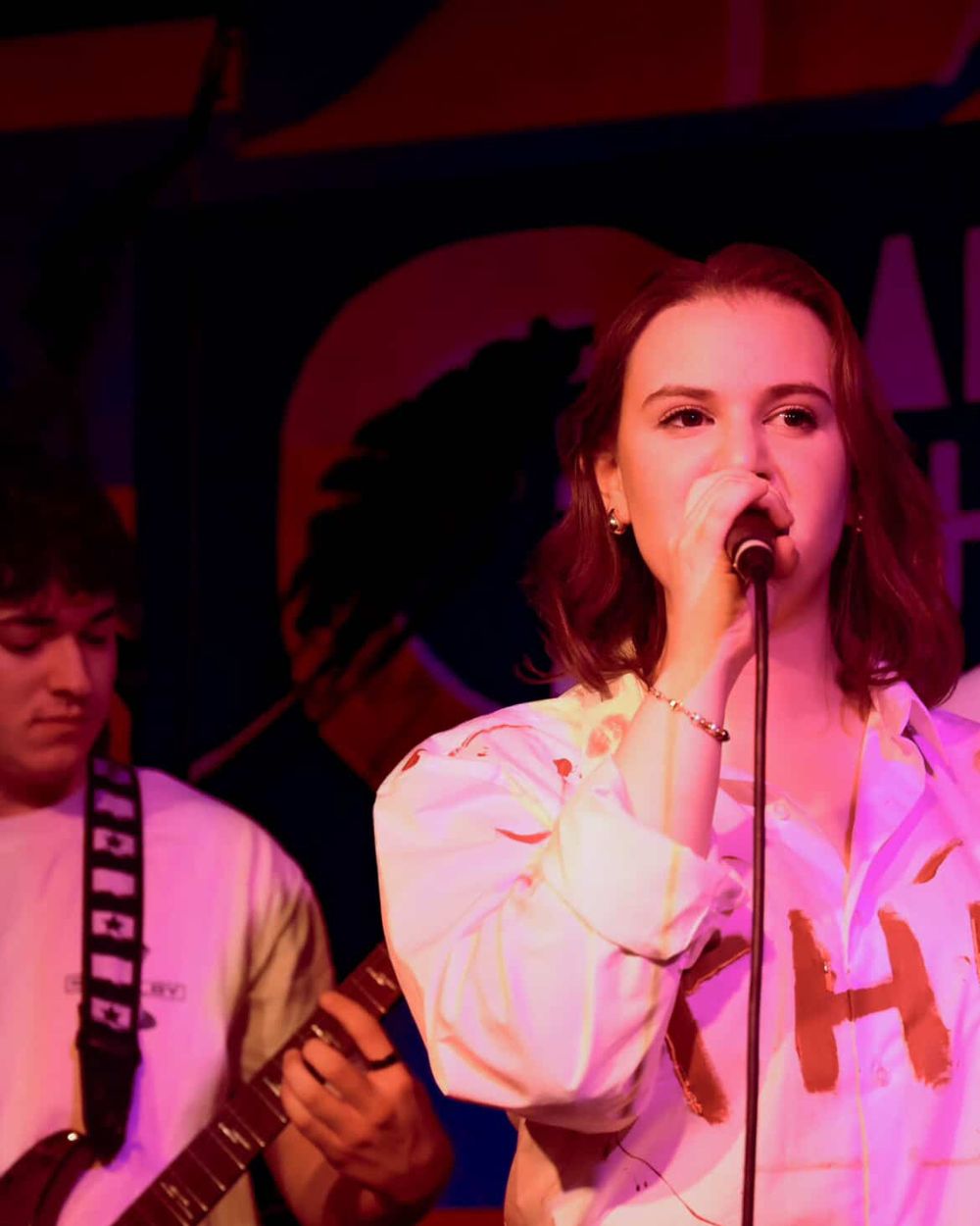 Fifi singing under pink light at the Arts Bar, Hope Street